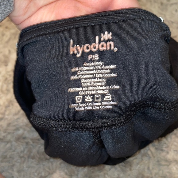 Black tennis skirt, super flattering! - Picture 4 of 4